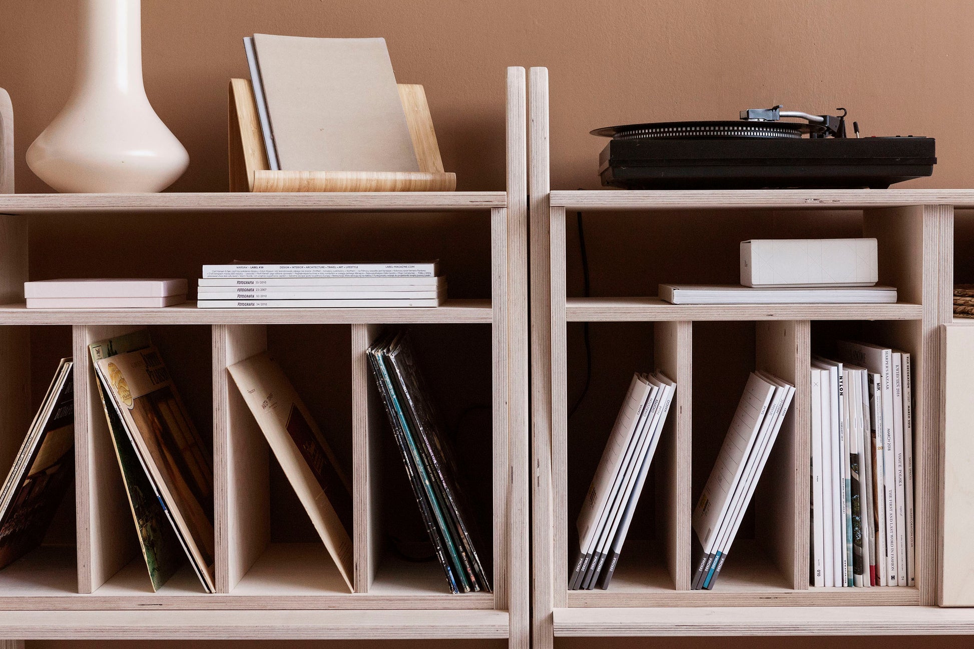 details-vinyl-storage-sideboard